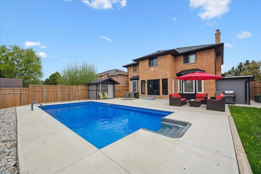 9 Kortright Road E