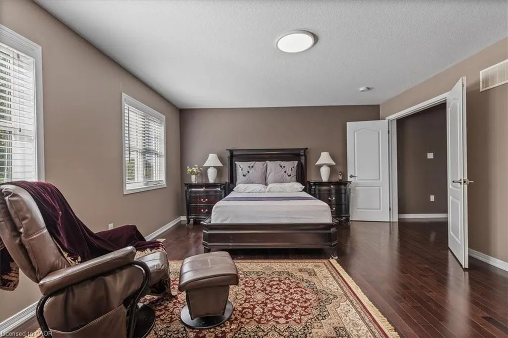 304 Falling Green Crescent