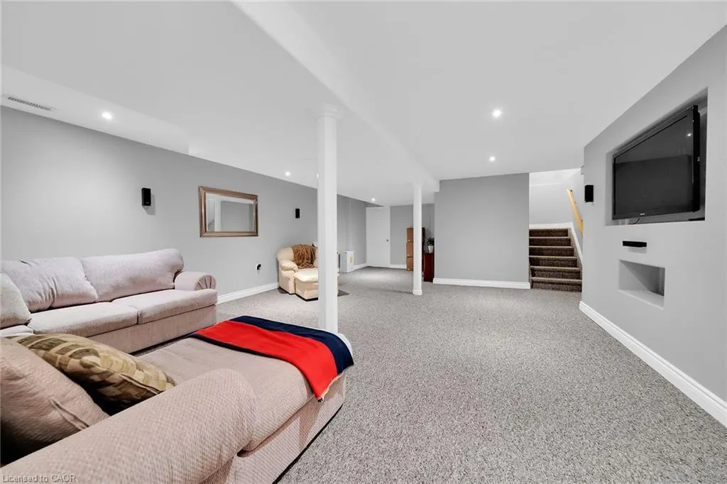 37 Meadow Wood Crescent