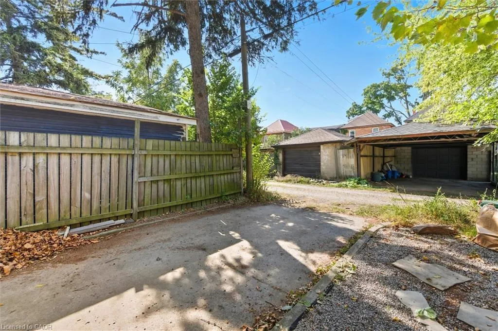 163 Grosvenor Avenue N