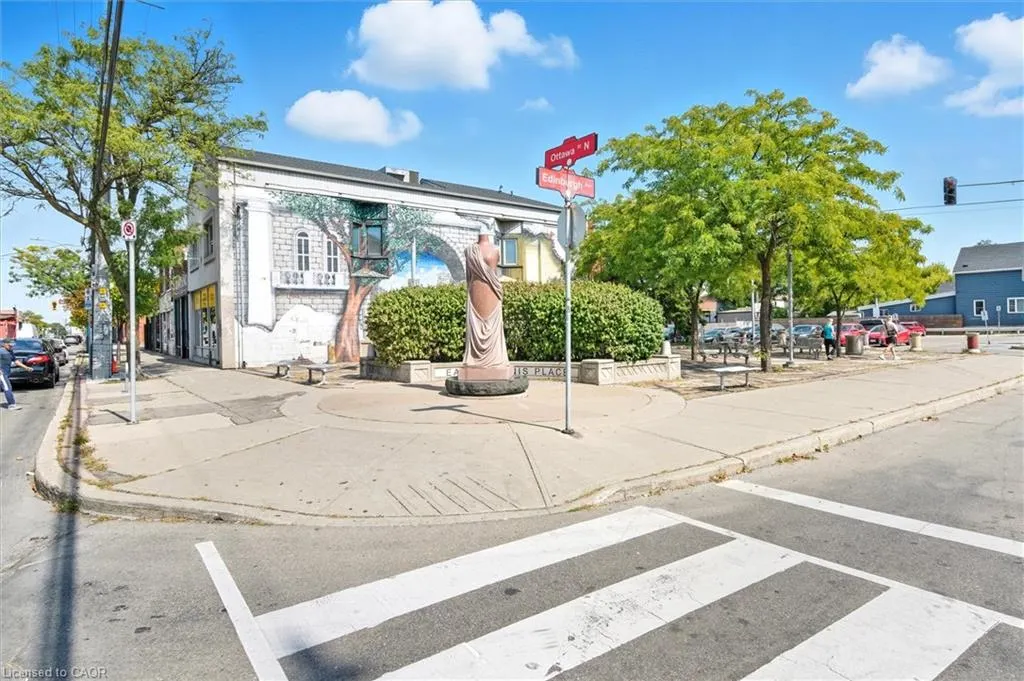 163 Grosvenor Avenue N