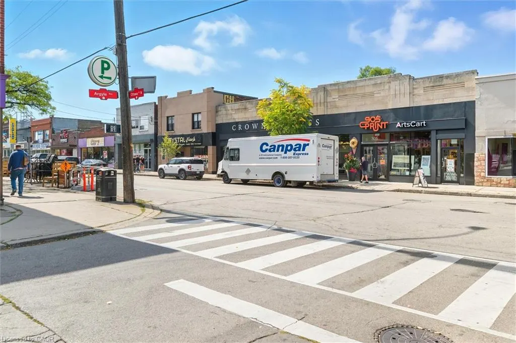163 Grosvenor Avenue N