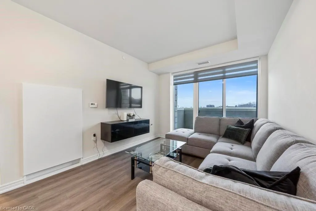 2750 King Street E, #215