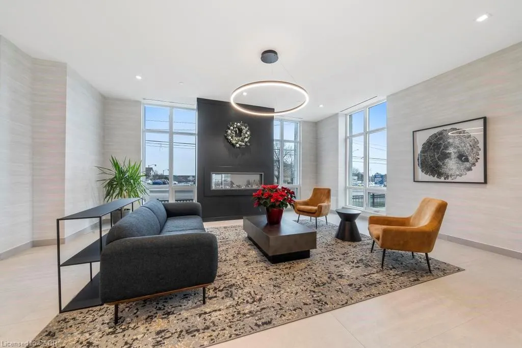 2750 King Street E, #215