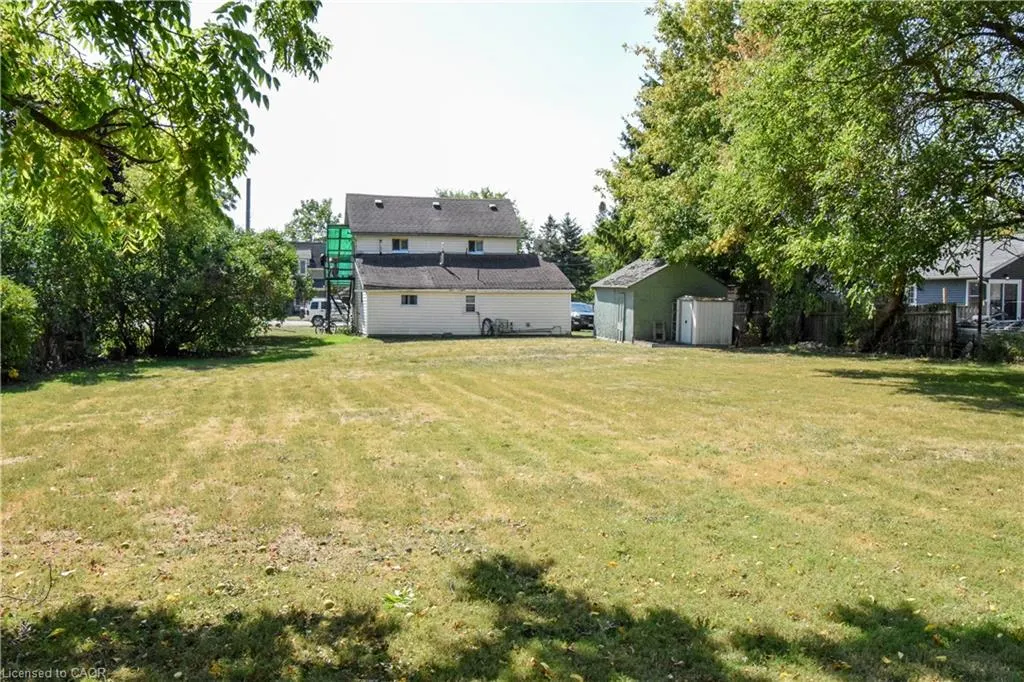 121 Cross Street E