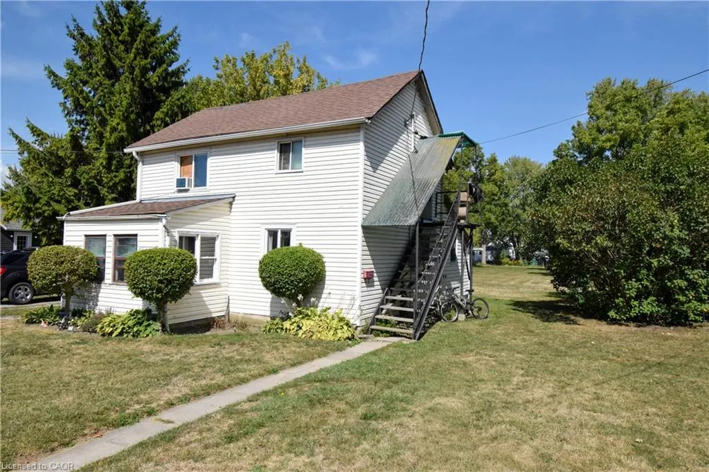 121 Cross Street E