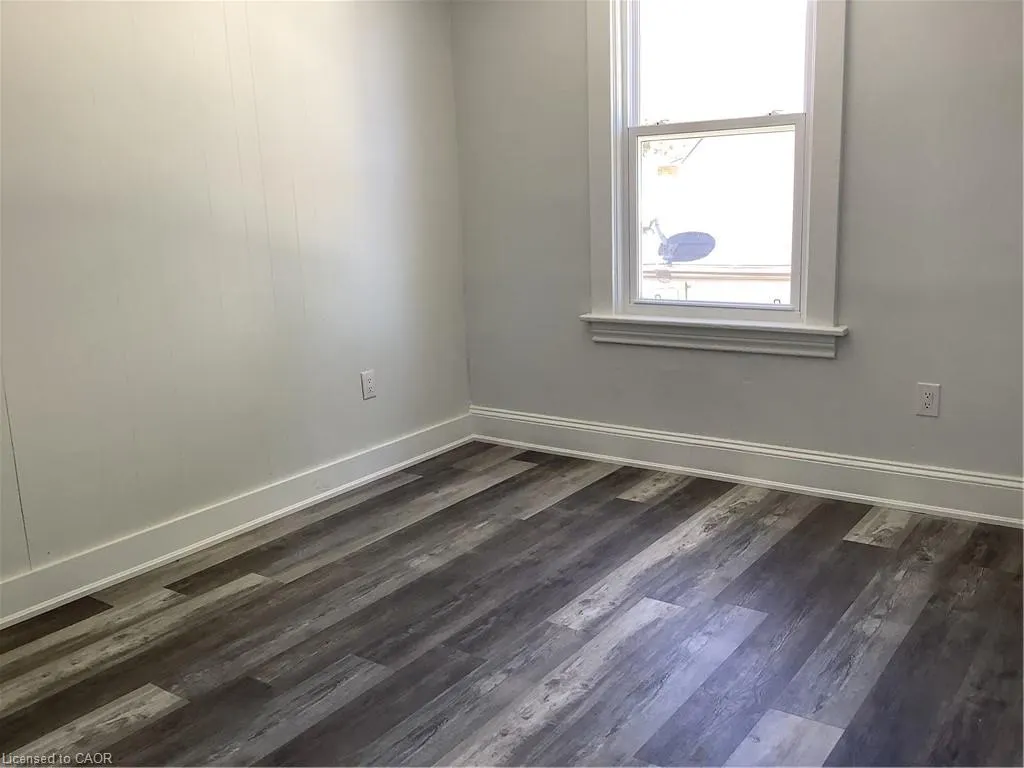 90 Kent Street S, #3