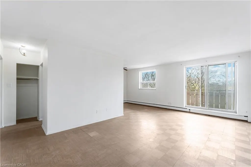 269 Parkdale Avenue N, #403