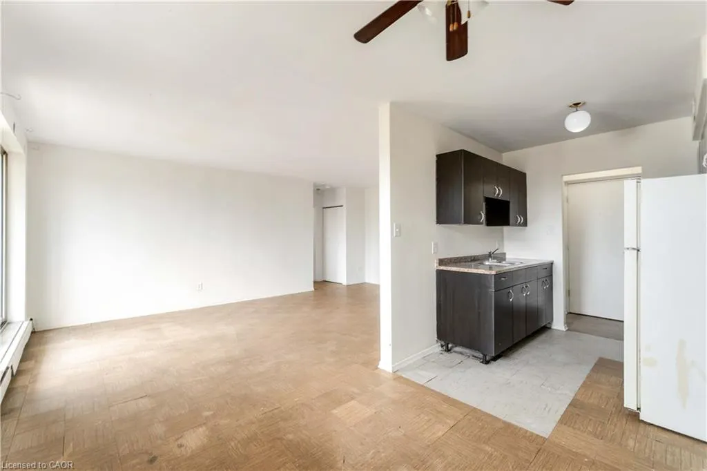 269 Parkdale Avenue N, #403