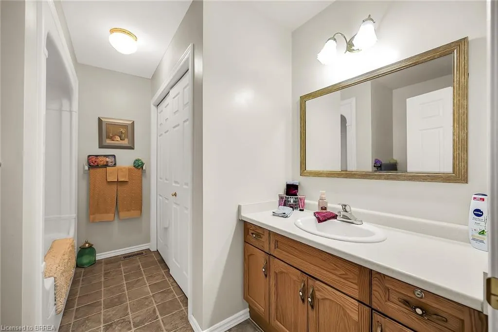 570 West Street, #20