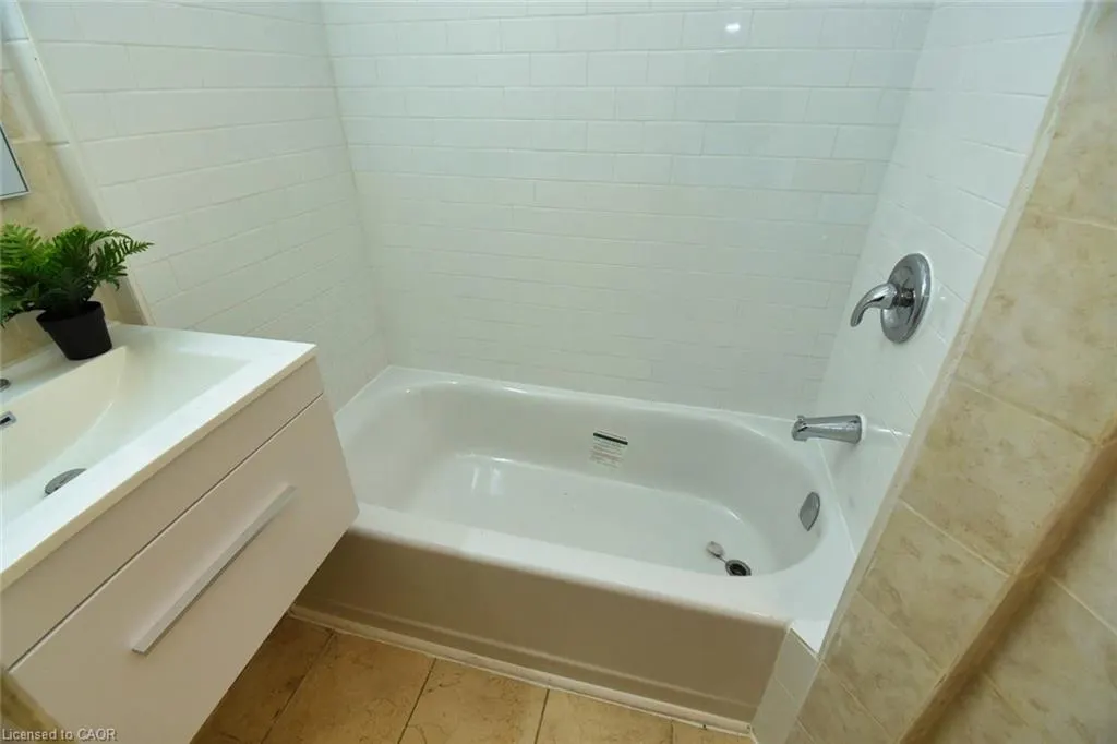 265 Hunter Street W