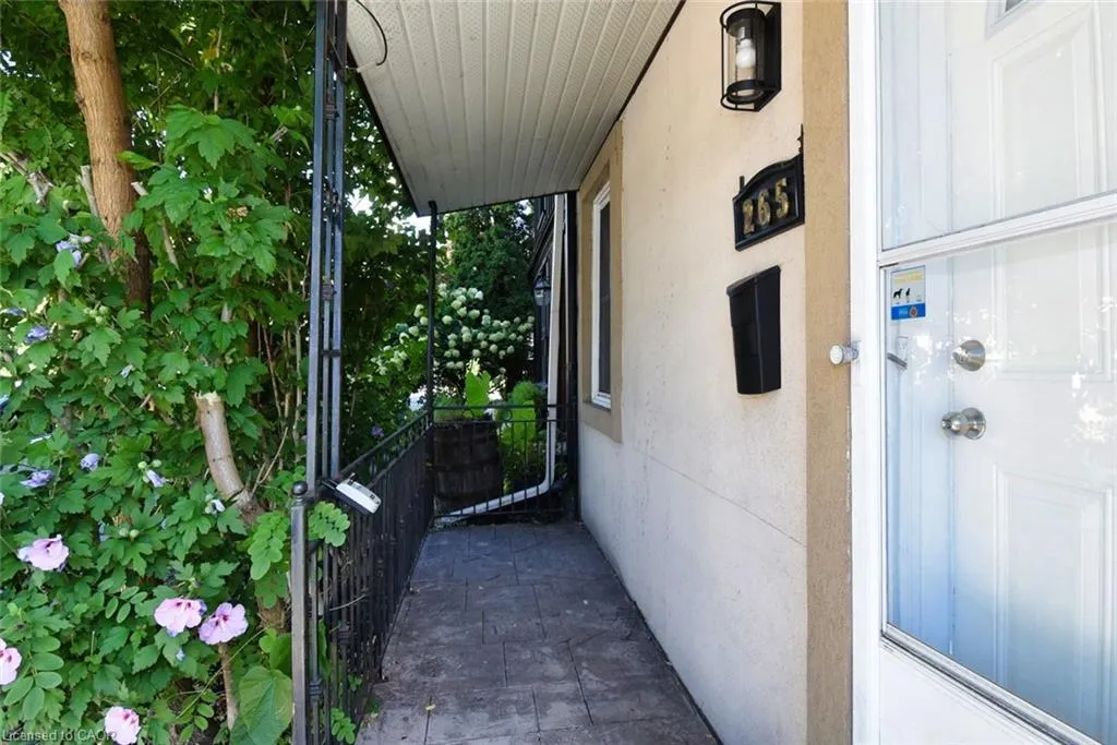 265 Hunter Street W