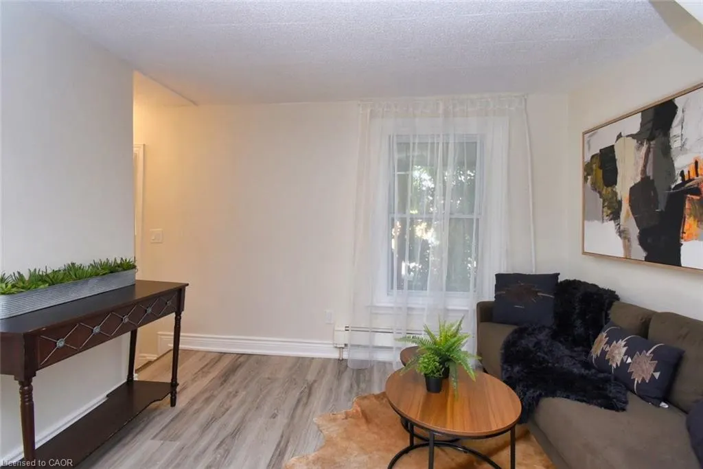 265 Hunter Street W