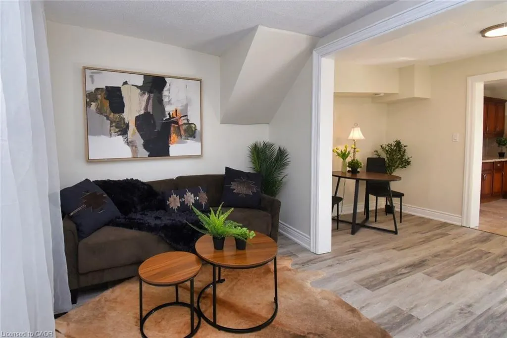 265 Hunter Street W