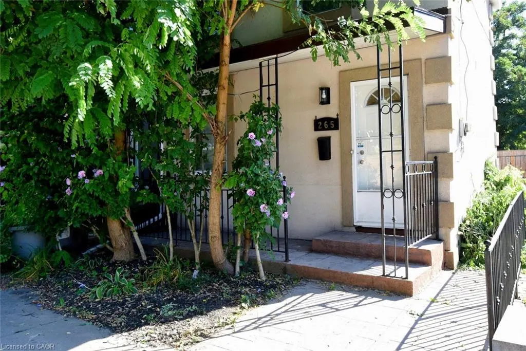 265 Hunter Street W