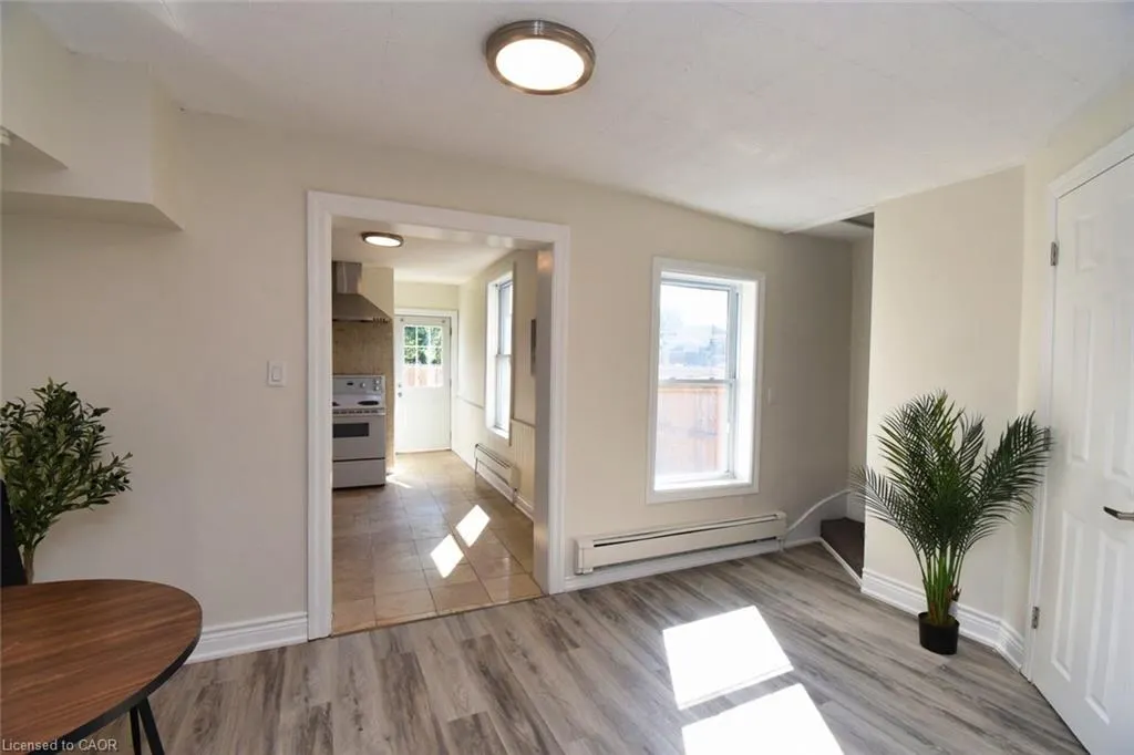 265 Hunter Street W
