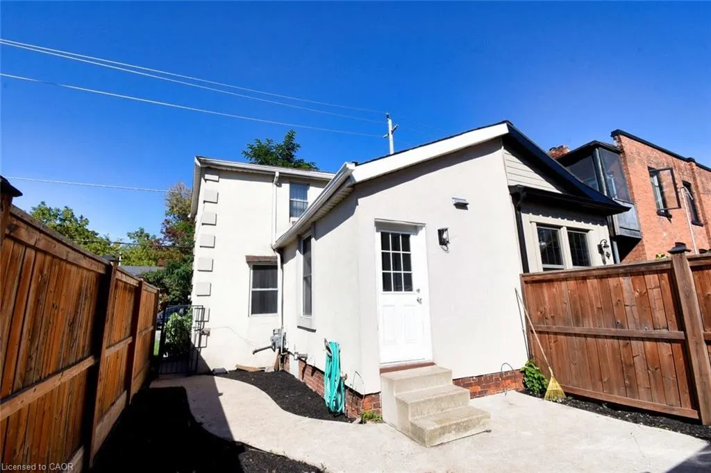 265 Hunter Street W