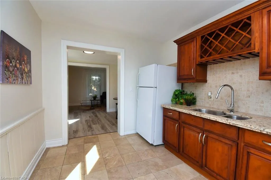 265 Hunter Street W