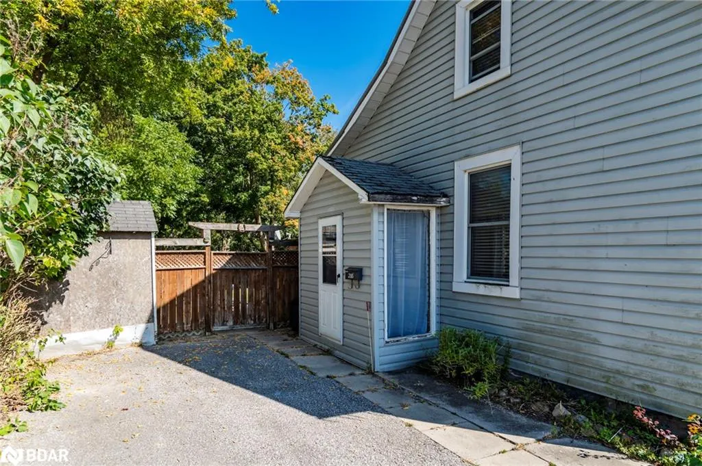 286 Moffat Street