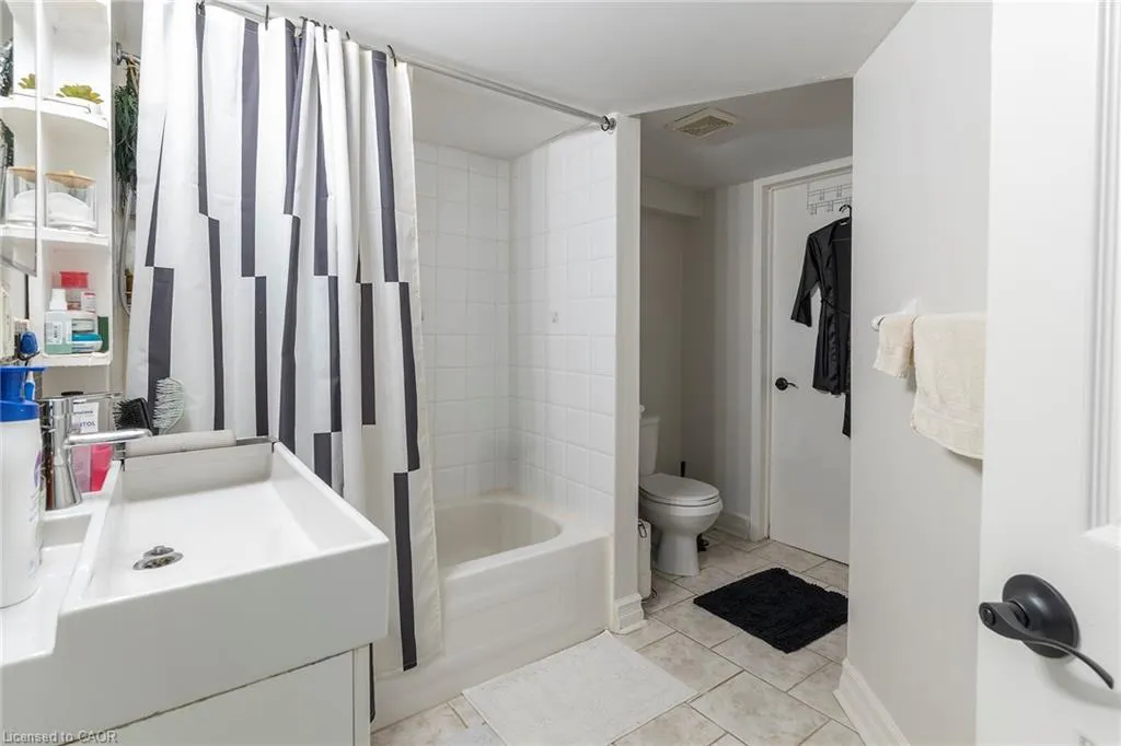 3770 Forest Bluff Crescent