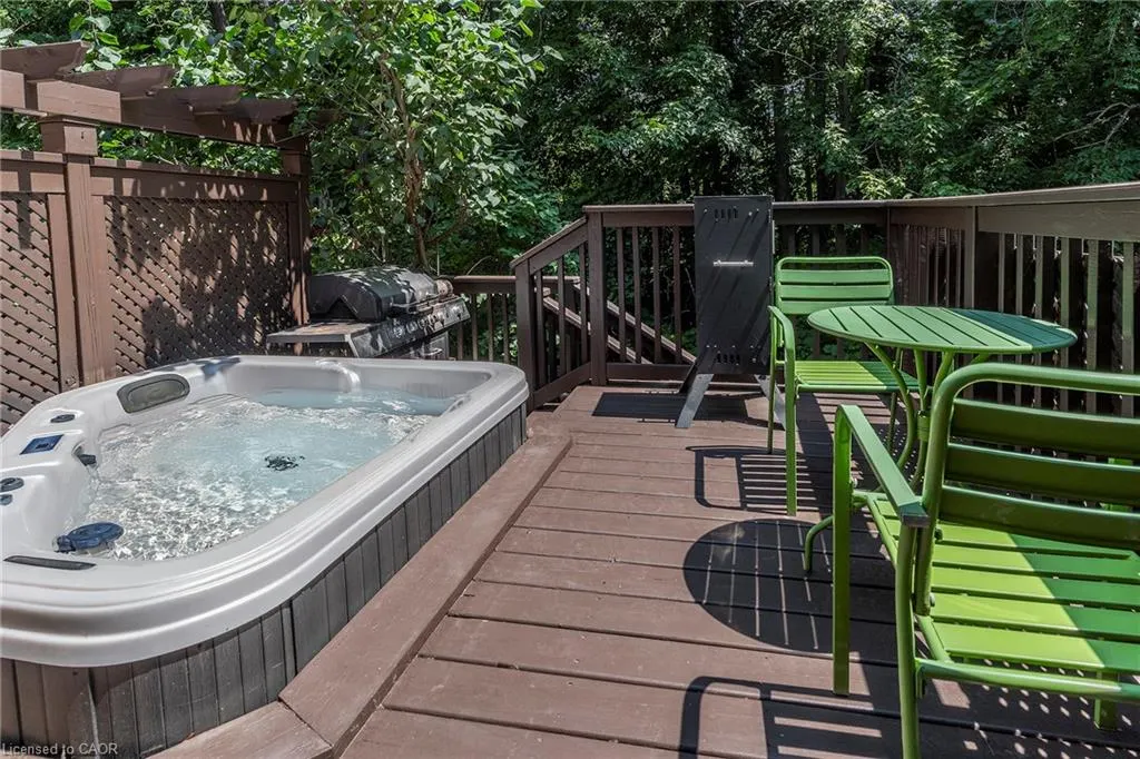 3770 Forest Bluff Crescent