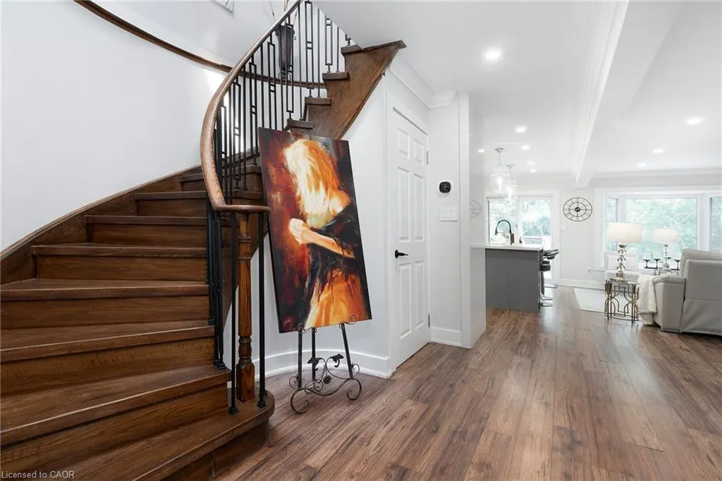3770 Forest Bluff Crescent