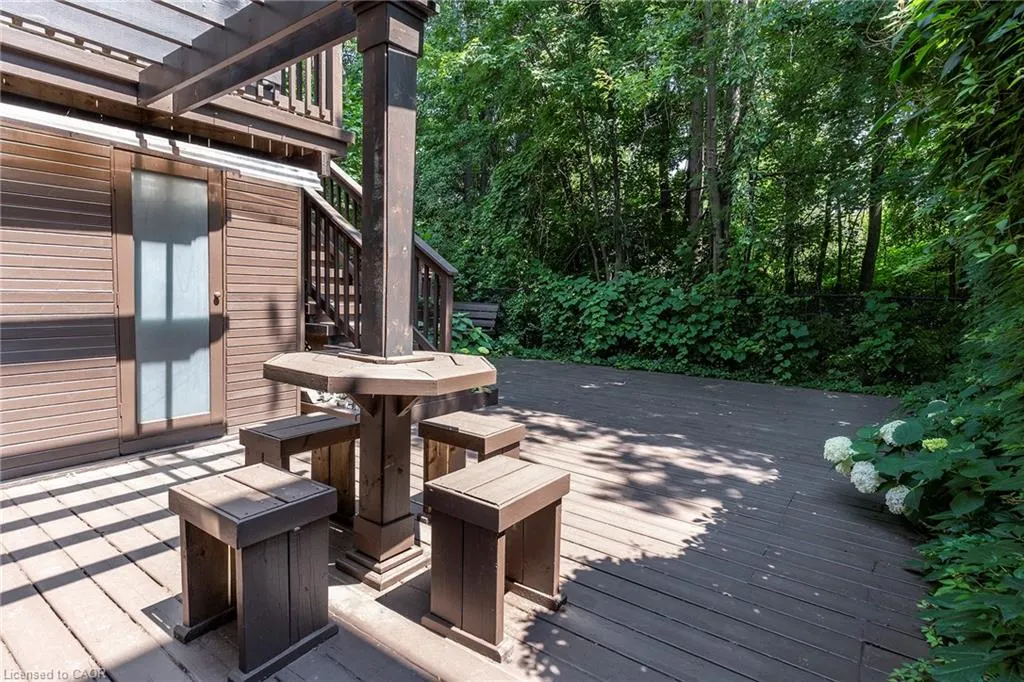 3770 Forest Bluff Crescent