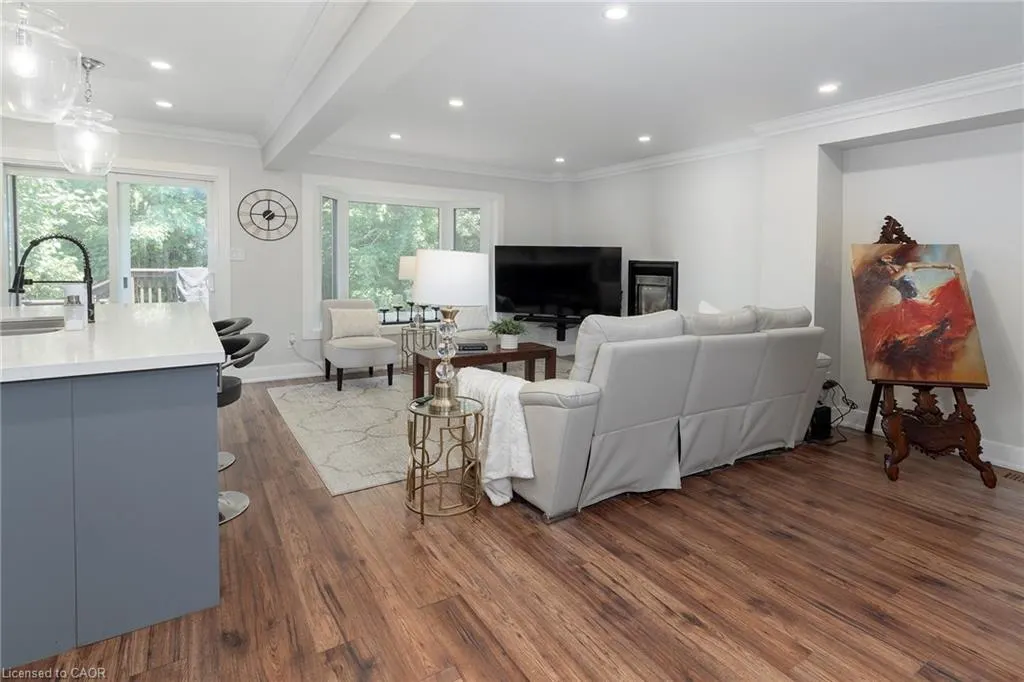 3770 Forest Bluff Crescent