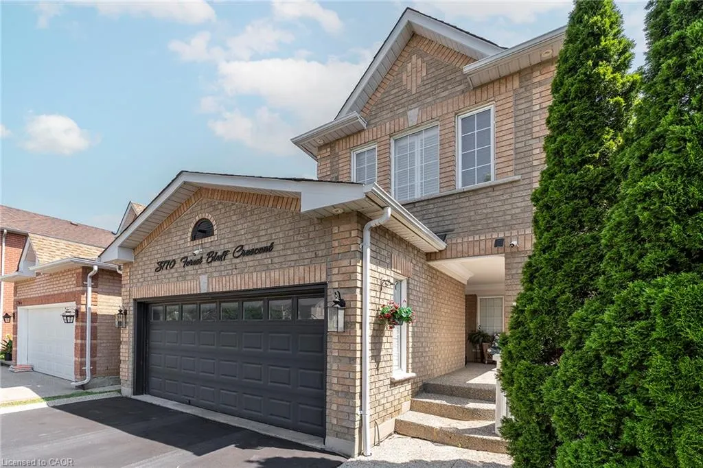 3770 Forest Bluff Crescent