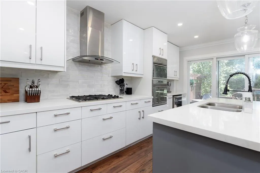 3770 Forest Bluff Crescent
