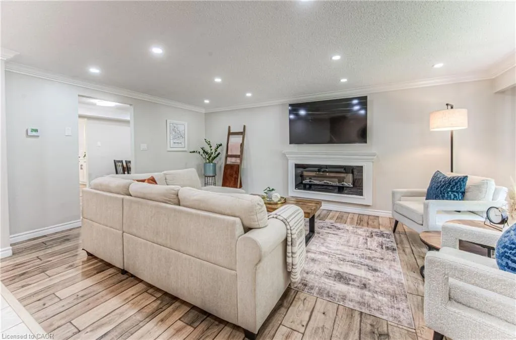 433 Midwood Crescent, #A