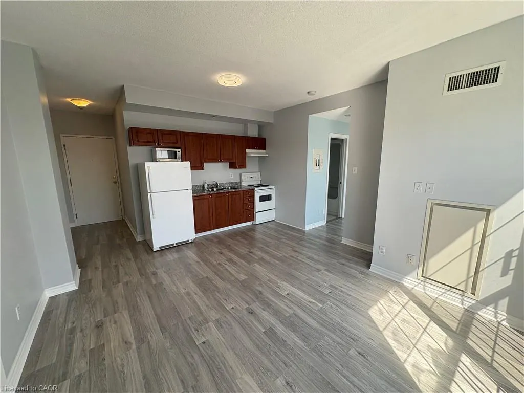 135 James Street S, #804
