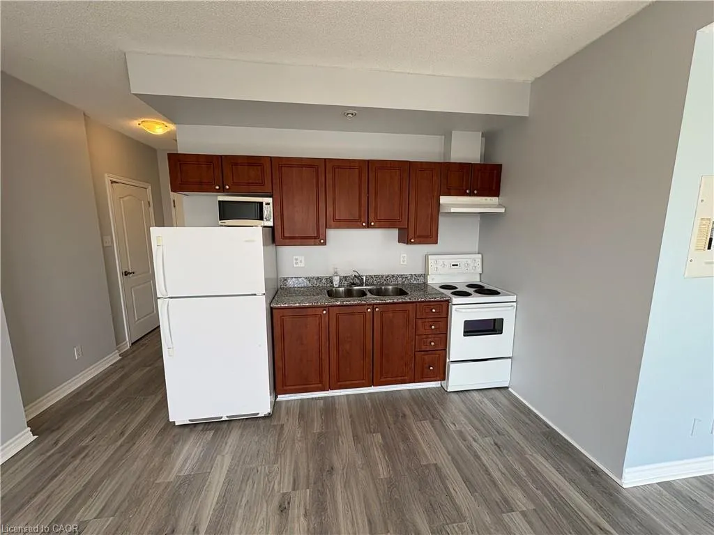 135 James Street S, #804
