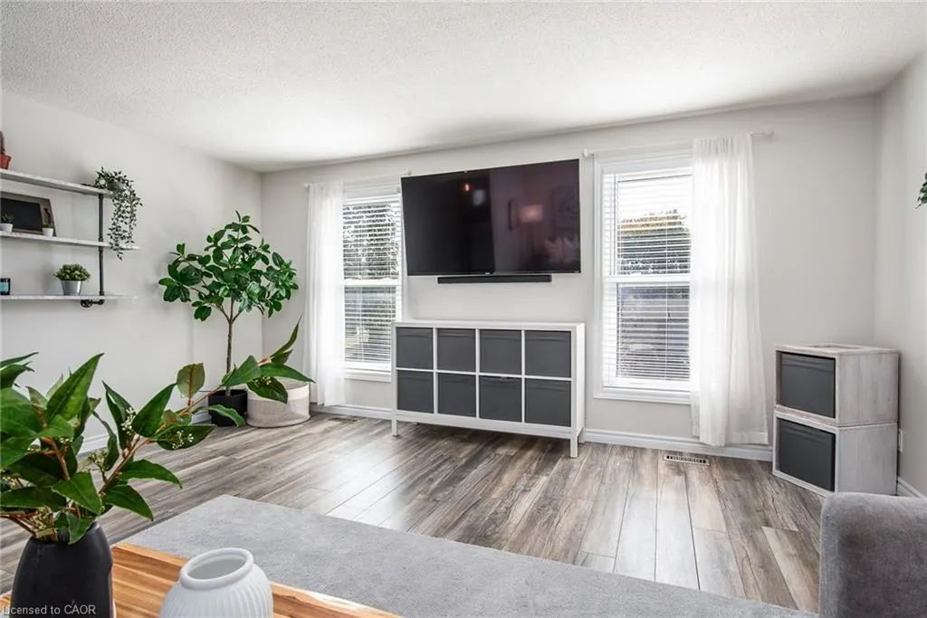 197 Silver Aspen Crescent