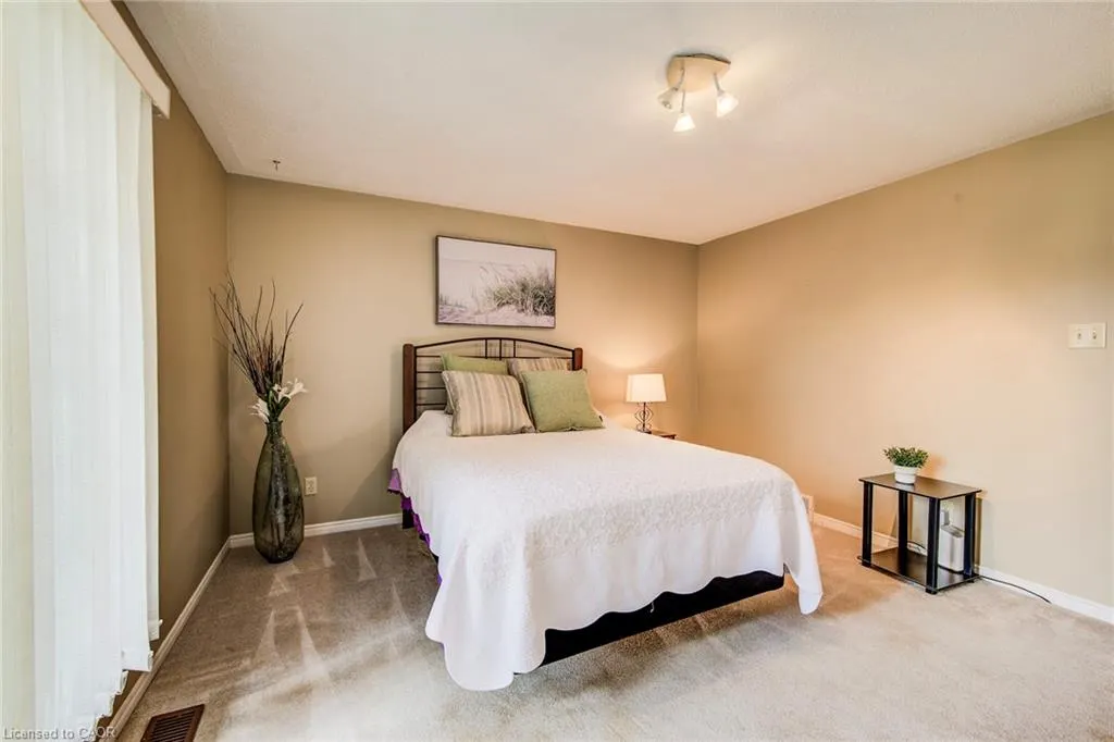 33 Summit Crescent