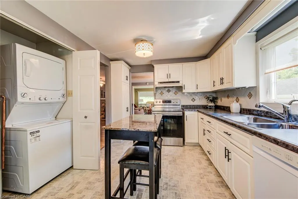 33 Summit Crescent