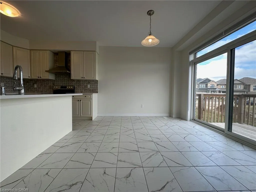 3 Bee Crescent