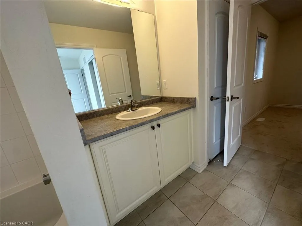 3 Bee Crescent