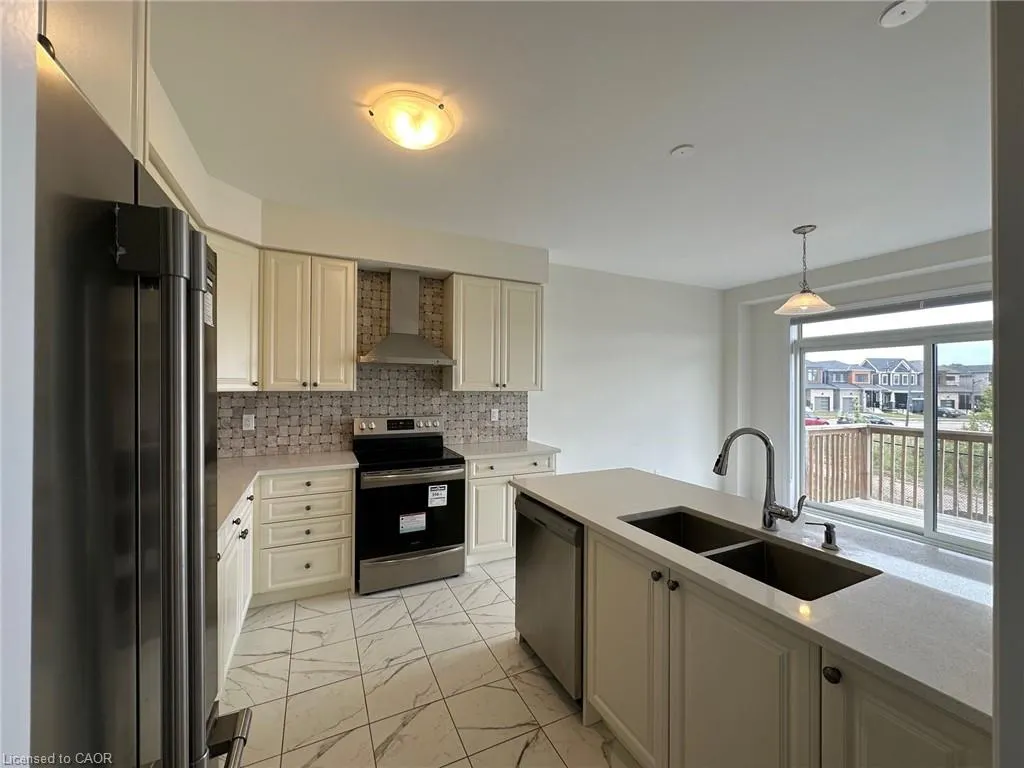 3 Bee Crescent