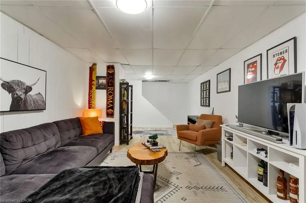 2430 Redfern Road