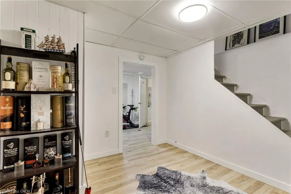 2430 Redfern Road