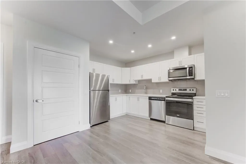 5 Wake Robin Drive, #303