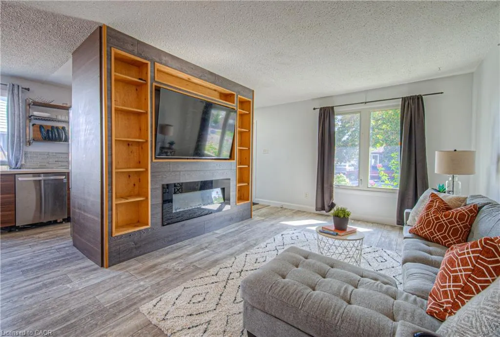 10 Palomino Drive