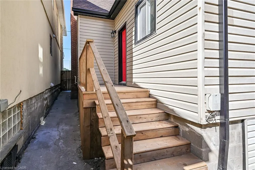 138 Sanford Avenue N