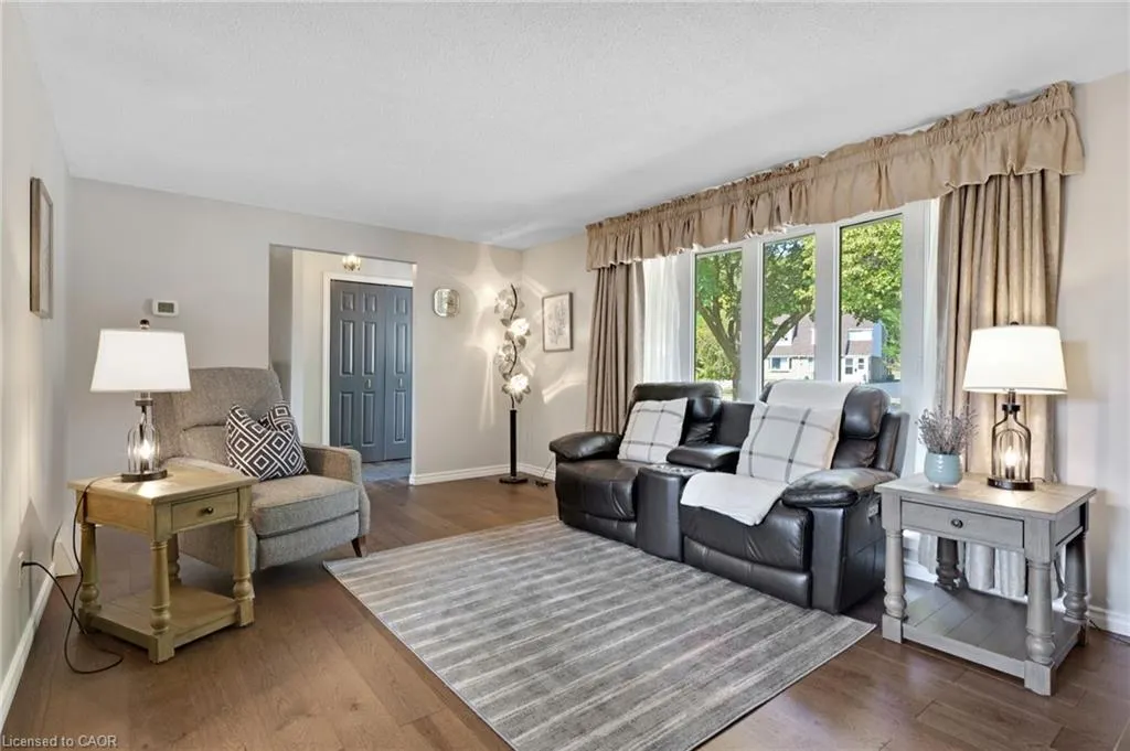 71 Pepperwood Crescent