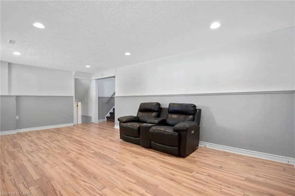 71 Pepperwood Crescent