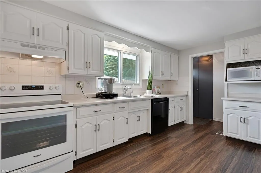 71 Pepperwood Crescent