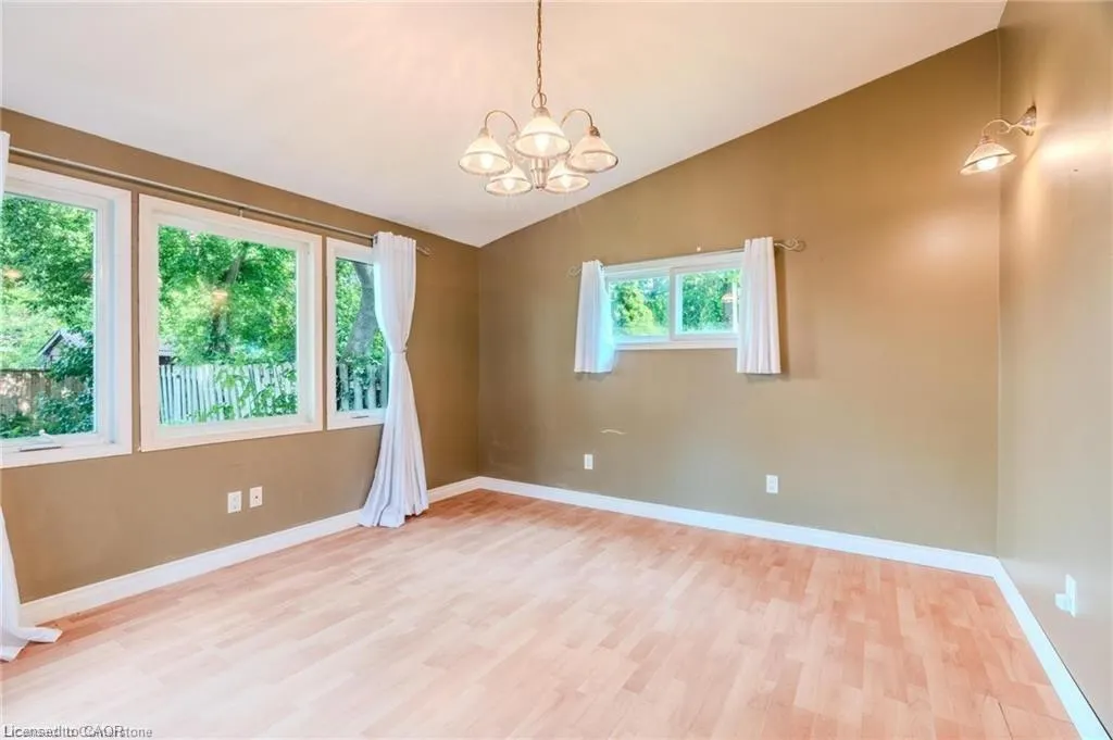 95 Paradise Road N