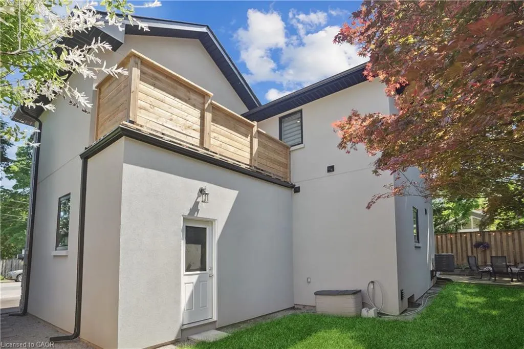 24 Peel Street N
