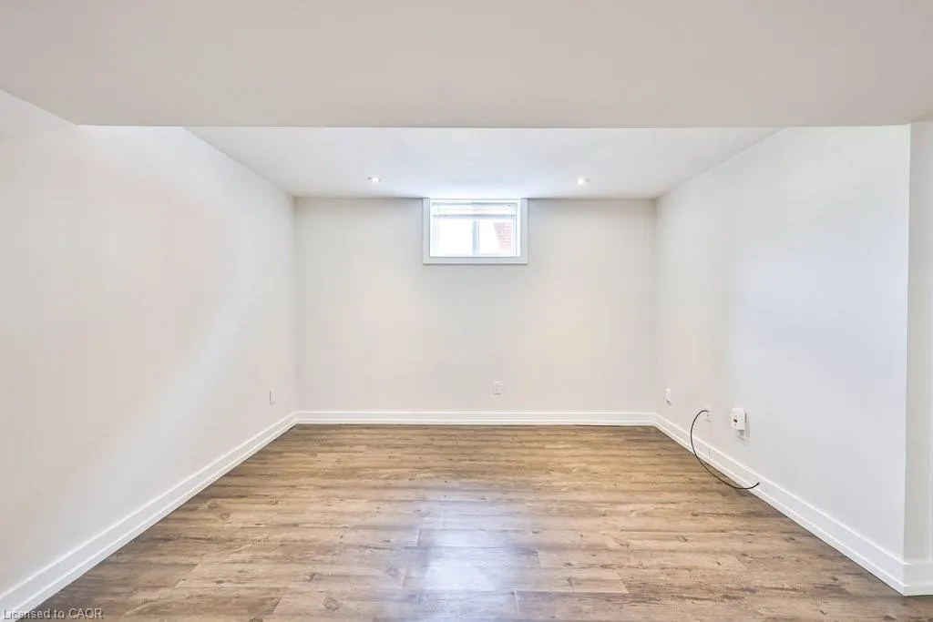 256 Walter Avenue S